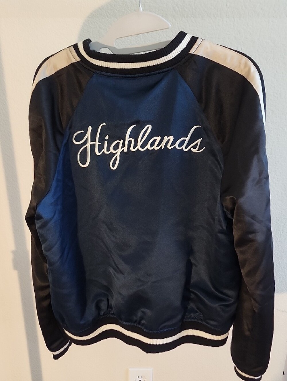 Forever 21 Navy and Black Satin Bomber Jacket with Red Rose Appliqués B. - Picture 3 of 7